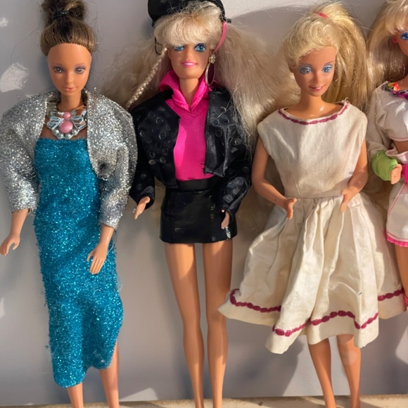 Large Collection of Vintage Barbie, Ken , Midge & Whitney Barbie Dolls- 8 Total - Picture 2 of 15